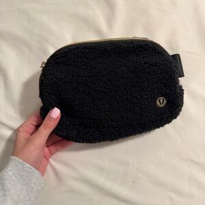 lululemon athletica black sherpa/fuzzy belt bag